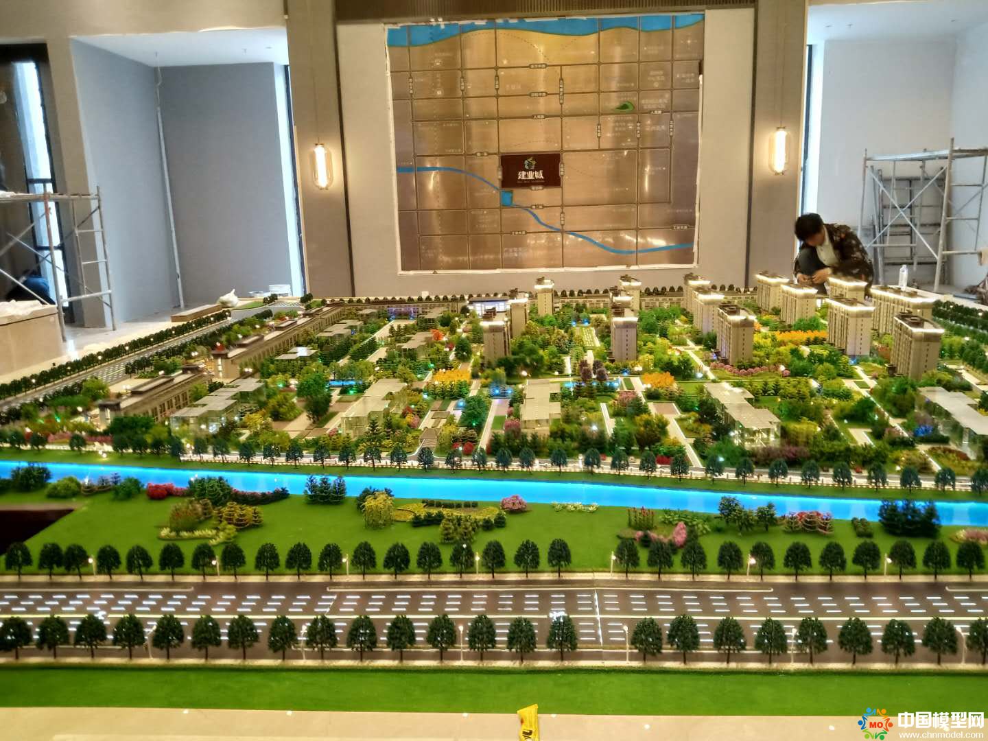 樓盤沙盤模型制作、別墅沙盤模型制作、城市規(guī)劃沙盤制作、建筑模型設(shè)計(jì)制作、工業(yè)模型設(shè)計(jì)制作、數(shù)字多媒體沙盤制作