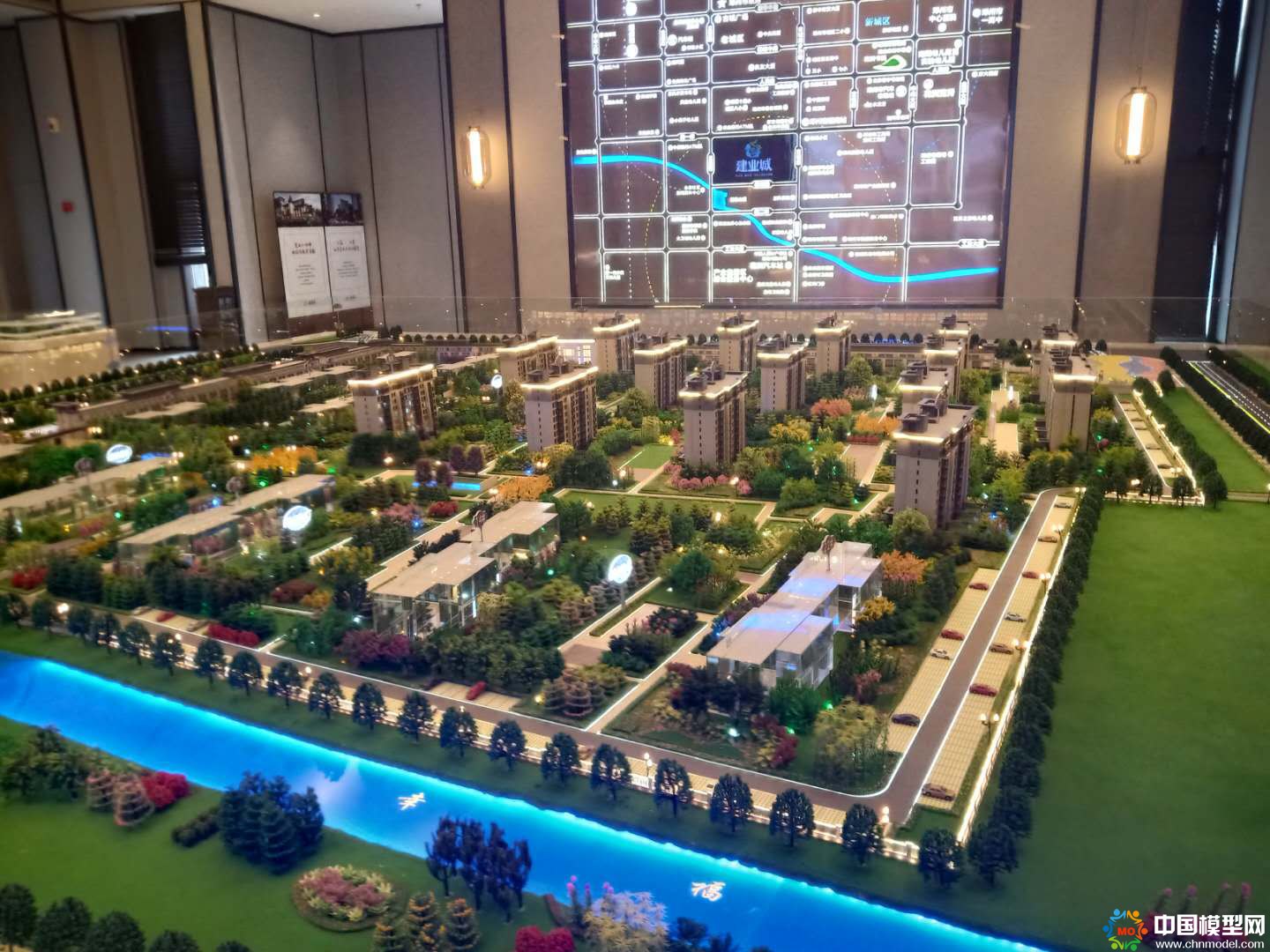 樓盤沙盤模型制作、別墅沙盤模型制作、城市規(guī)劃沙盤制作、建筑模型設(shè)計(jì)制作、工業(yè)模型設(shè)計(jì)制作、數(shù)字多媒體沙盤制作