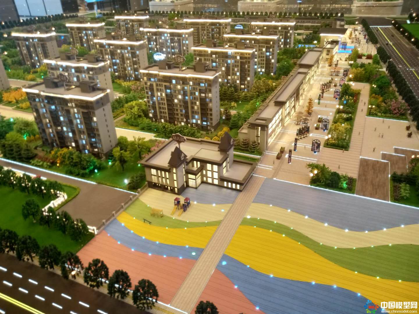 樓盤沙盤模型制作、別墅沙盤模型制作、城市規(guī)劃沙盤制作、建筑模型設(shè)計(jì)制作、工業(yè)模型設(shè)計(jì)制作、數(shù)字多媒體沙盤制作