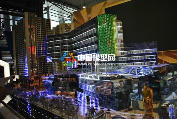 模型使用升降技術完美剖析內部空間