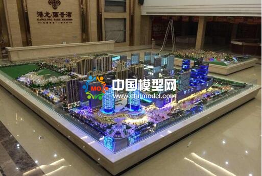 建筑模型是沙盤的一個部分，沙盤模型內(nèi)容更廣